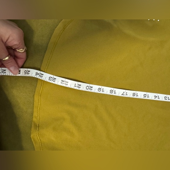 Lululemon High-Neck Running and Training Tank Top Sz 8 in Auric Gold 88 EUC - Picture 11 of 13